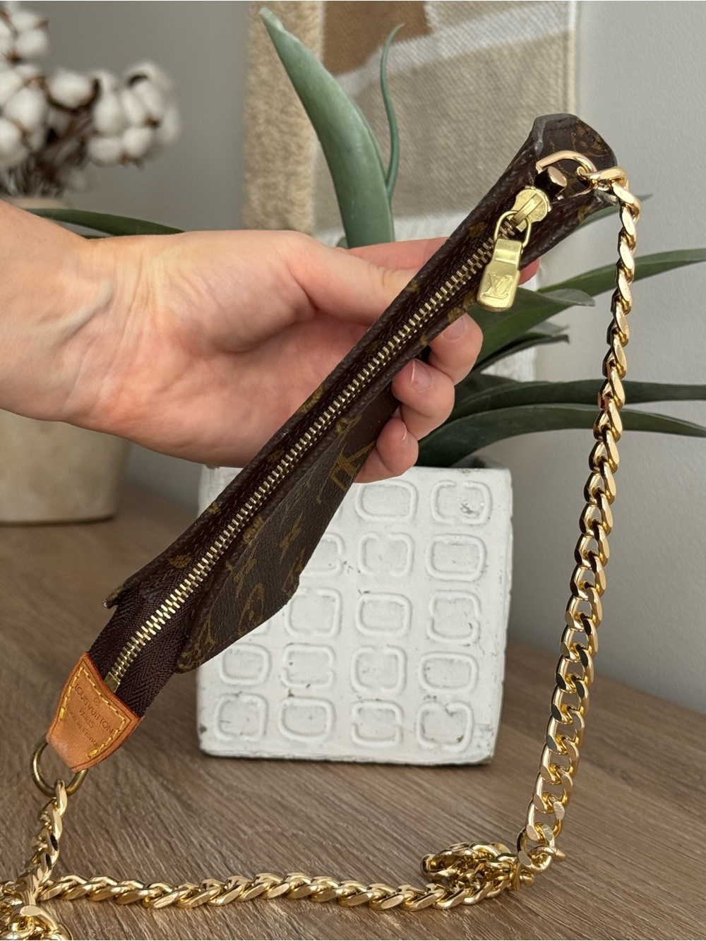 ✅AUTH✅LOUIS VUITTON POUCH - Picture 10 of 16